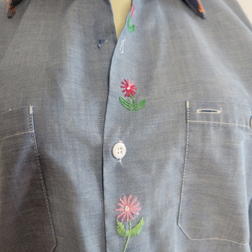 70s Chambray shirt with floral embroidery Vintage - Picture 5 of 6